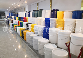 淫大屌视频吉安容器一楼涂料桶、机油桶展区